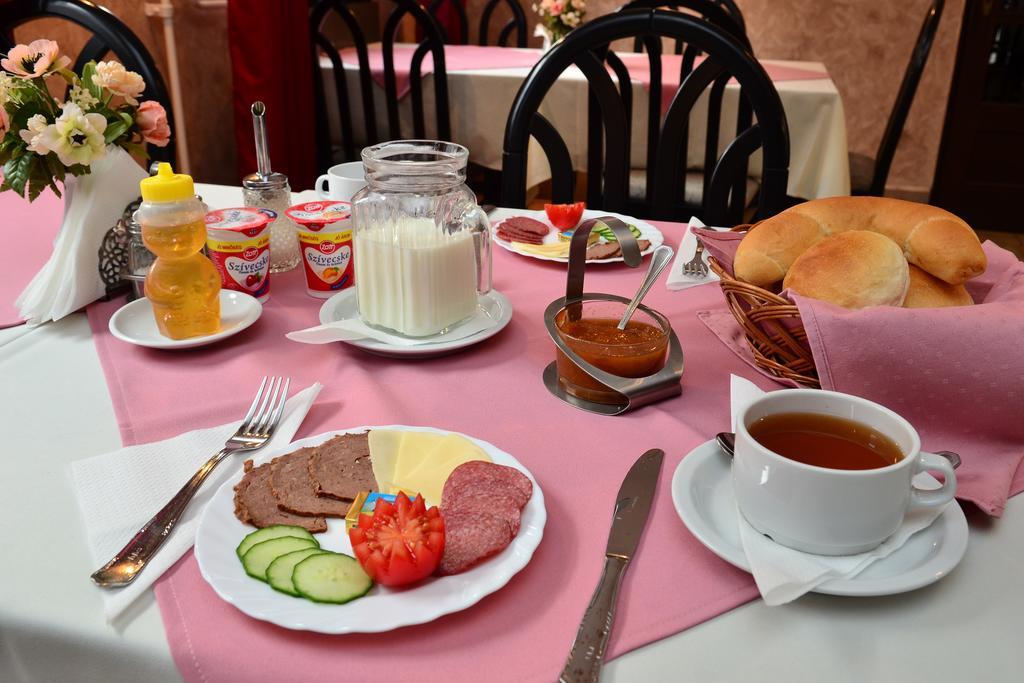 Eden Panzio Bed and Breakfast Έγκερ Εξωτερικό φωτογραφία