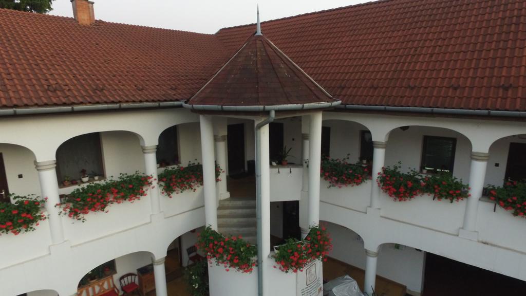 Eden Panzio Bed and Breakfast Έγκερ Εξωτερικό φωτογραφία