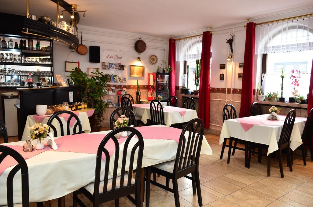 Eden Panzio Bed and Breakfast Έγκερ Εξωτερικό φωτογραφία
